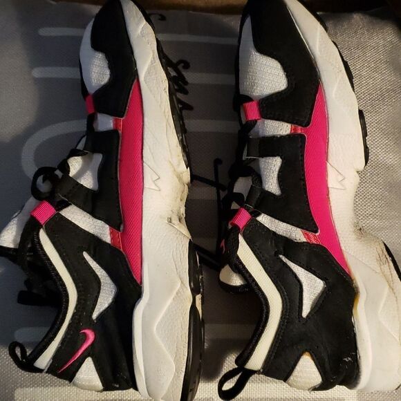 Nike 1994 vintage tensile air tennies. White,black,pink, size 10 - Picture 4 of 6